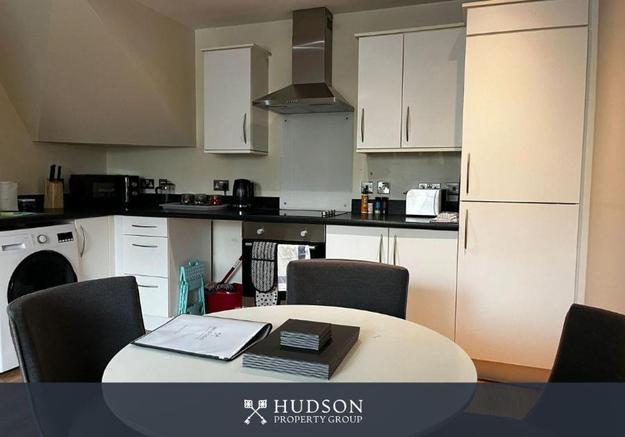 Central Townhouse With Parking Telford Ngoại thất bức ảnh
