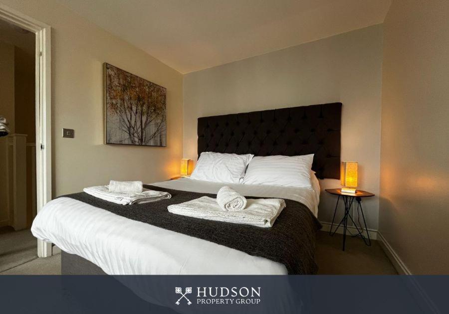 Central Townhouse With Parking Telford Ngoại thất bức ảnh